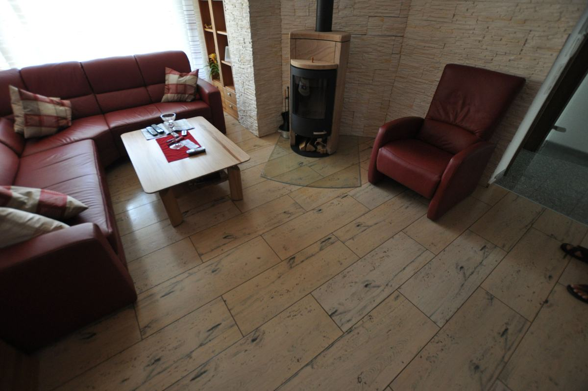 Holz 04 Wohnzimmer 13 Digital Druck Fliese 5_1200 – Korkboden Referenz von Naturo Bodenbeläge