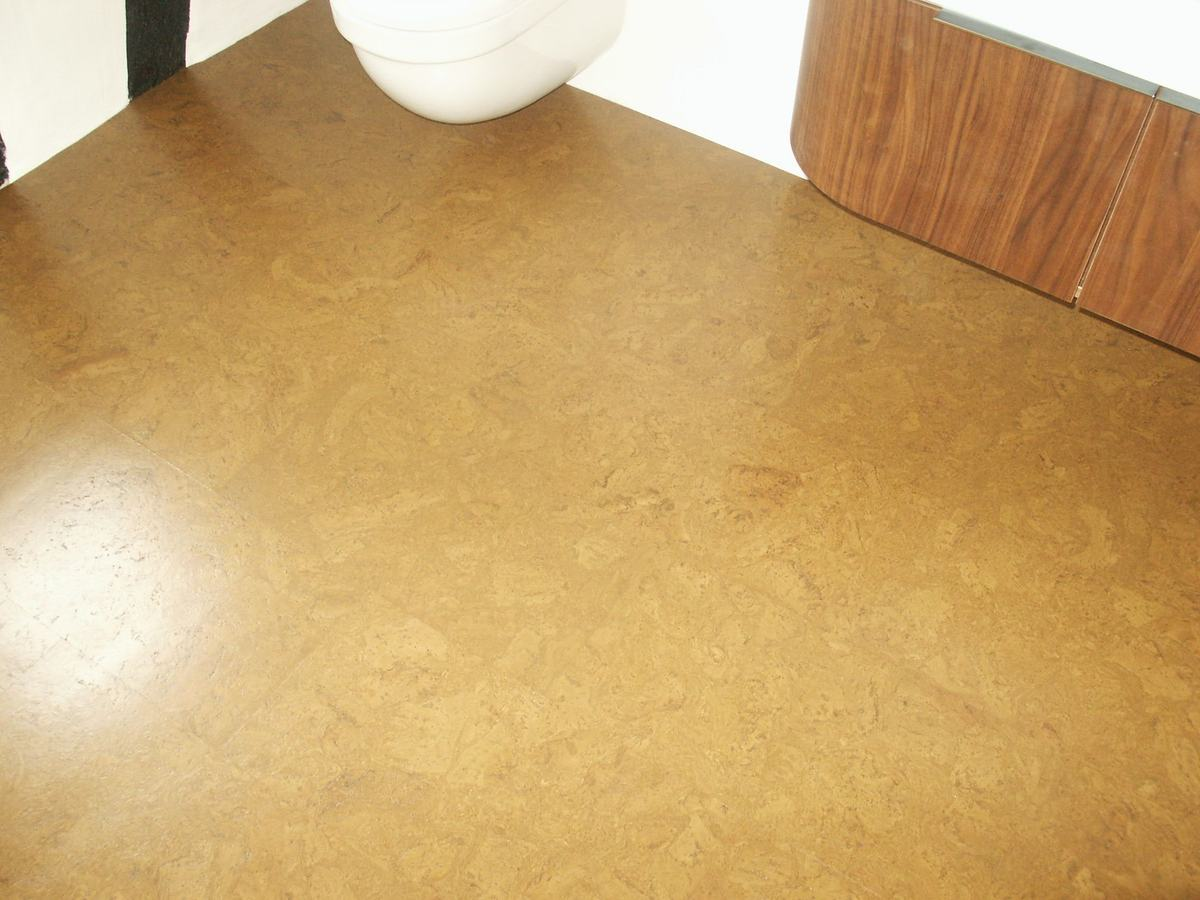 Classic Madera Bad Altbau – Korkboden Referenz von Naturo Bodenbeläge
