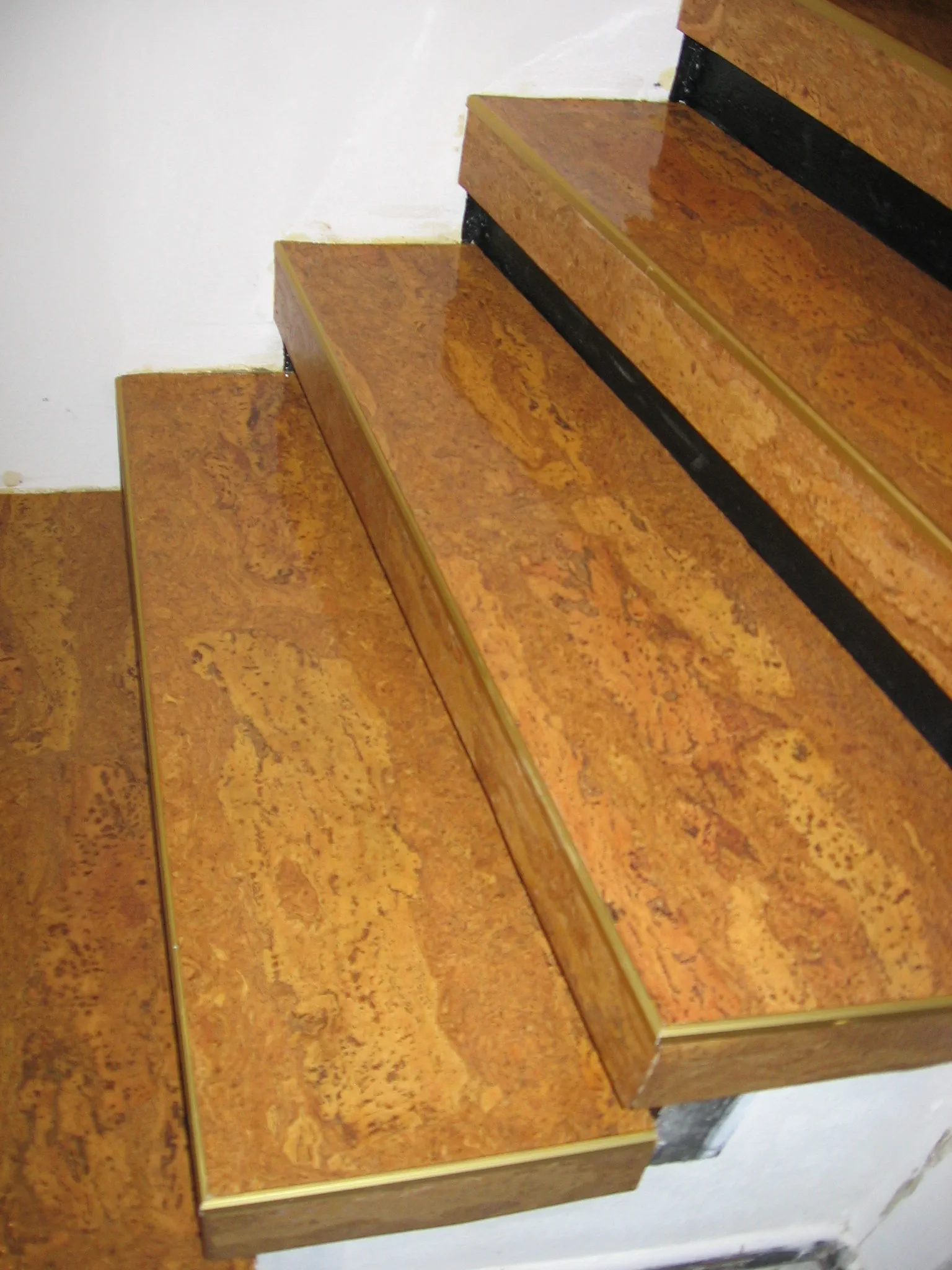 Classic Madera Manual Treppe – Korkboden Referenz von Naturo Bodenbeläge