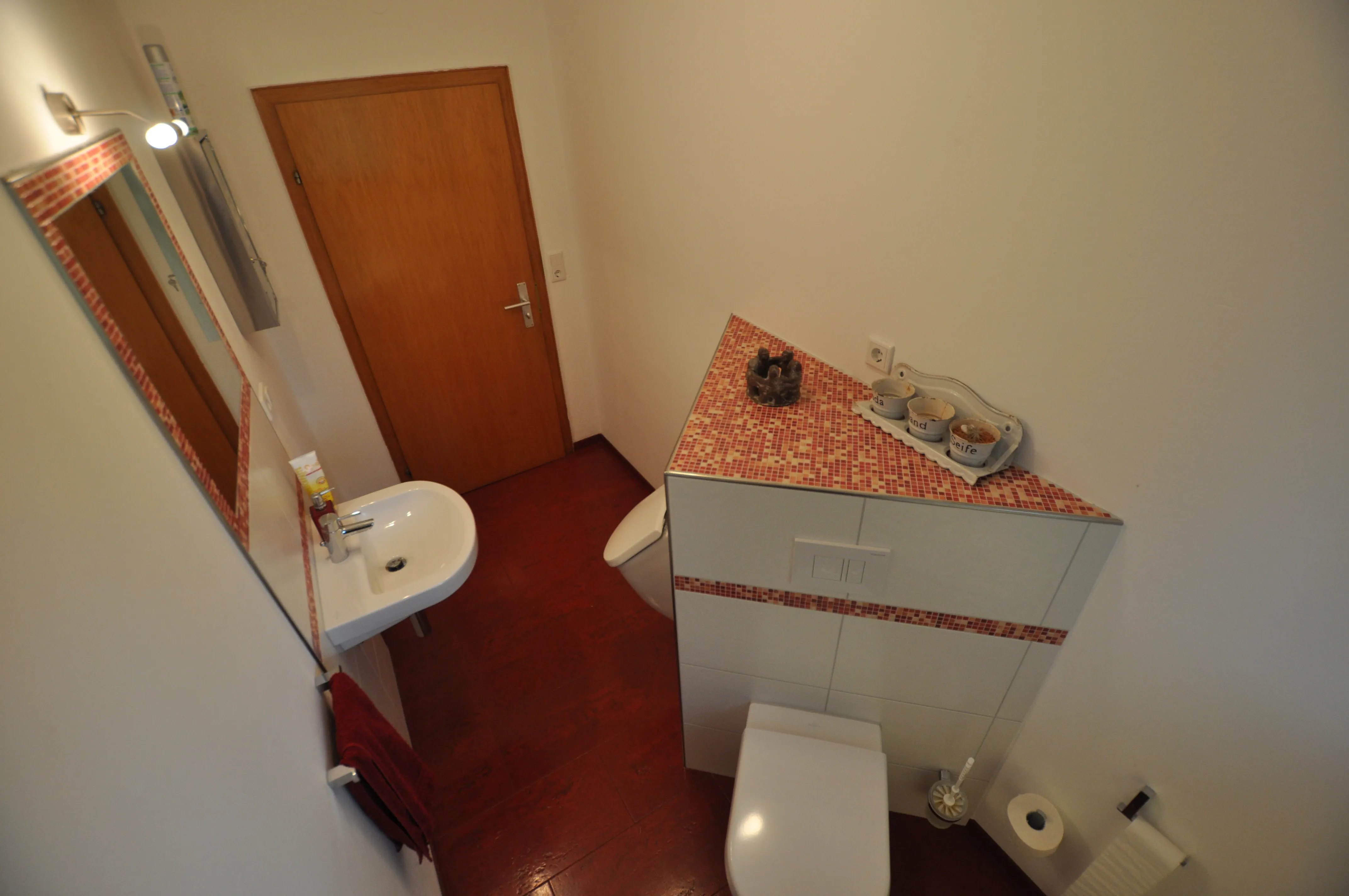 Colour Rot Gaeste Wc – Korkboden Referenz von Naturo Bodenbeläge
