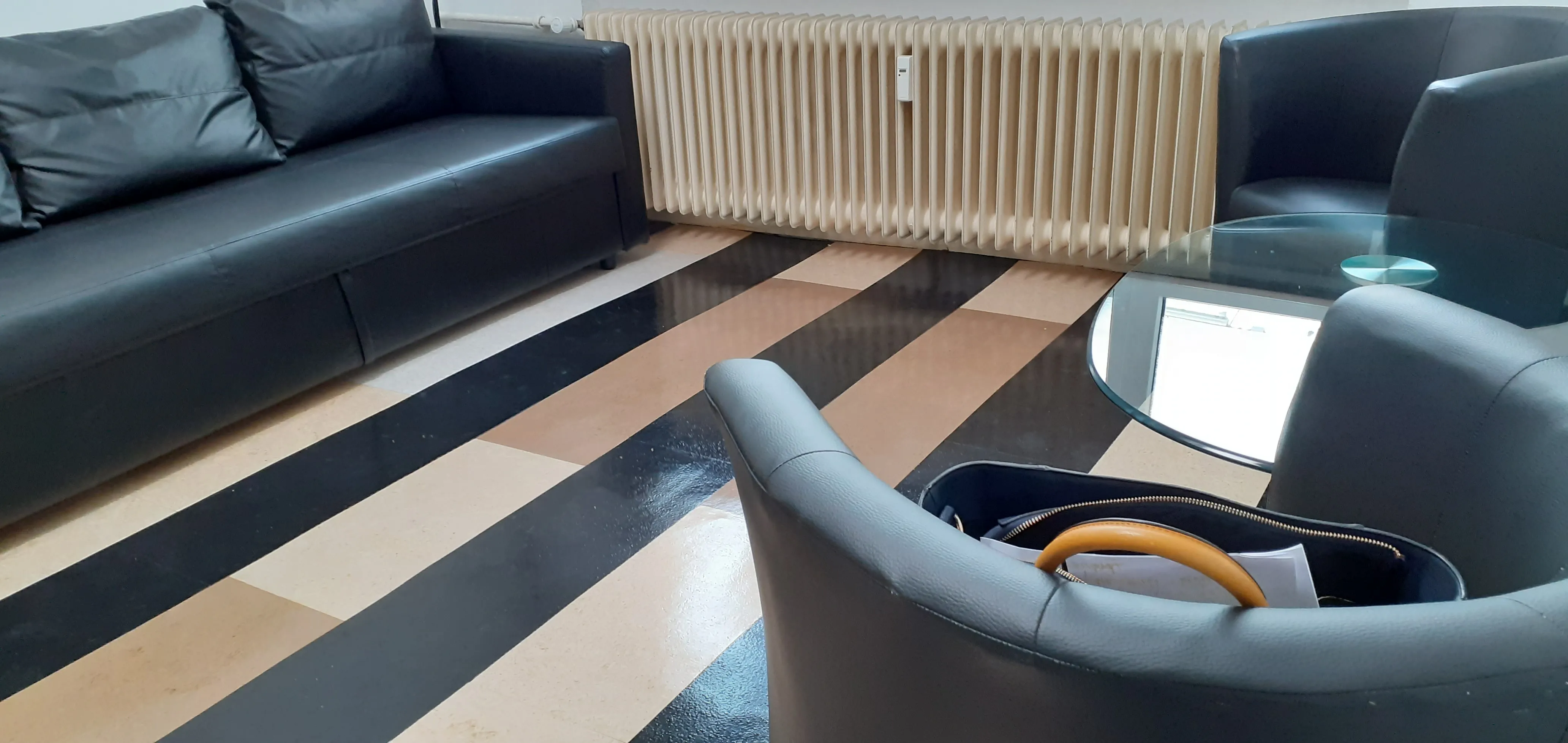 Farbig Schwarz Beige Creme Weiss Gaestezimmer – Korkboden Referenz von Naturo Bodenbeläge