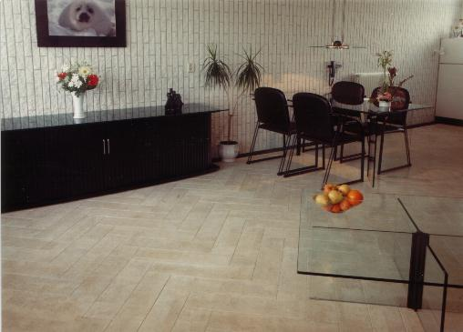 Woody Diele Fischgraet Weiss Wohnzimmer – Korkboden Referenz von Naturo Bodenbeläge