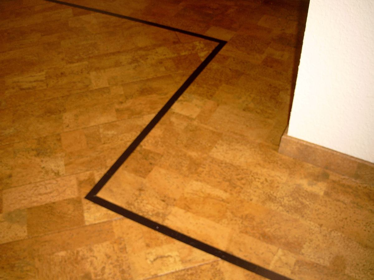 Wohnzimmer 02 Pedras 2 Lamelle 4_1200 – Korkboden Referenz von Naturo Bodenbeläge