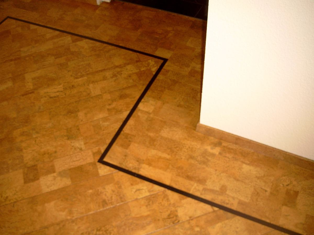 Wohnzimmer 02 Pedras 2 Lamelle 5_1200 – Korkboden Referenz von Naturo Bodenbeläge