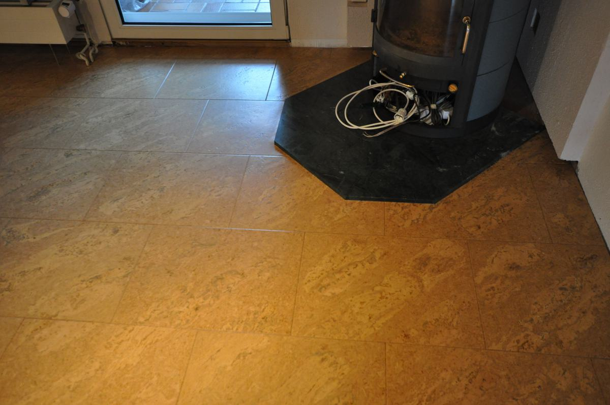Wohnzimmer 12 Madera Manual Diagonal 4_1200 – Korkboden Referenz von Naturo Bodenbeläge