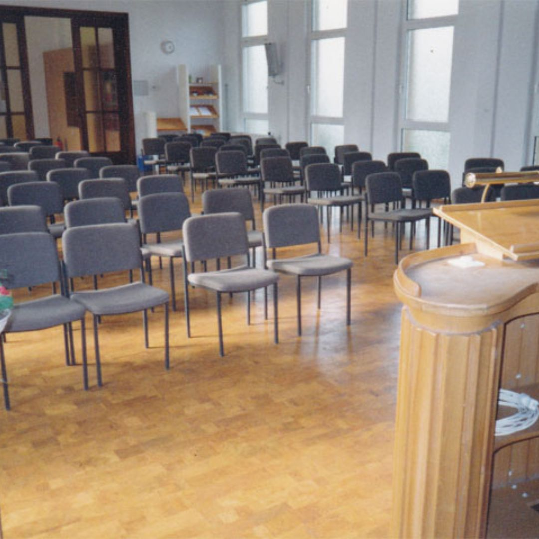 Korkboden in der Kirche